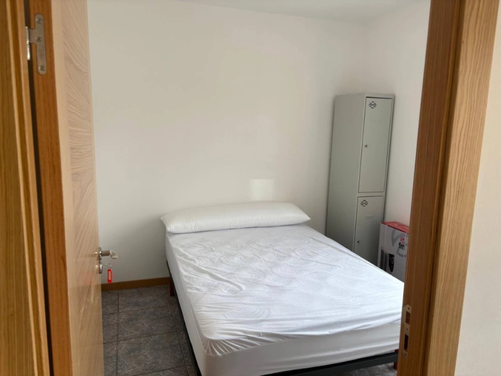 Habitación individual del albergue municipal