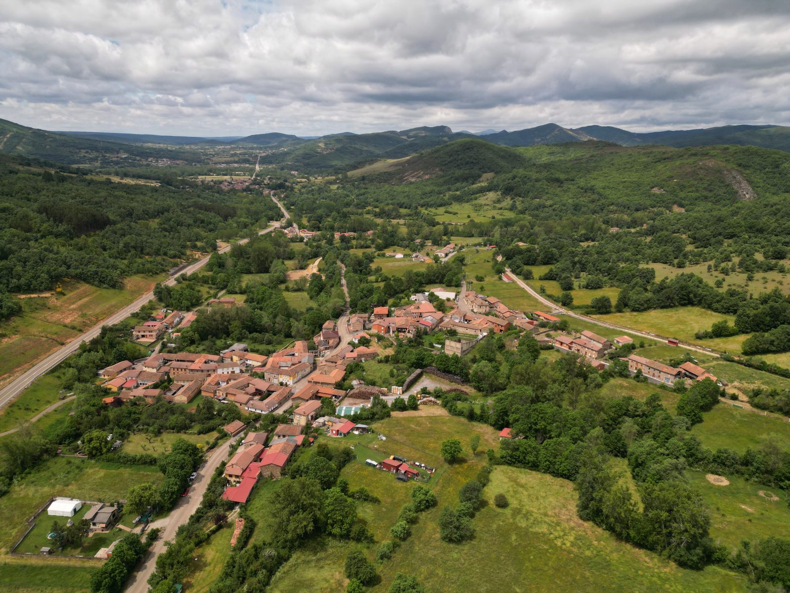Senderos y caminos del municipio